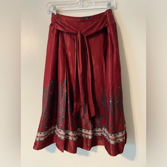 H&M A Line Burgundy Skirt Sequins Leaf Geometric Design Size 12 - Picture 1 of 10